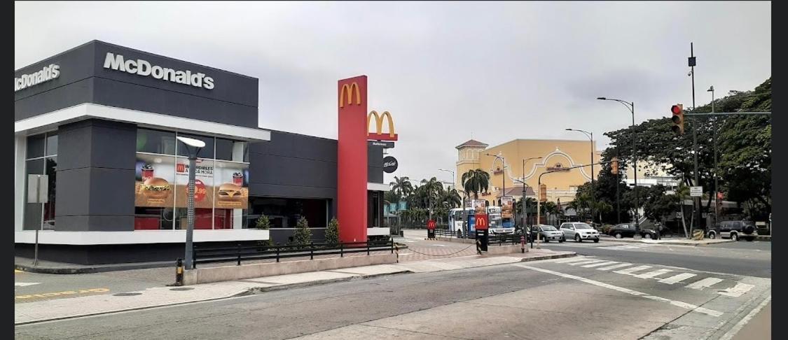 Mega Suite Junto Al San Marino Shopping Guayaquil Luaran gambar